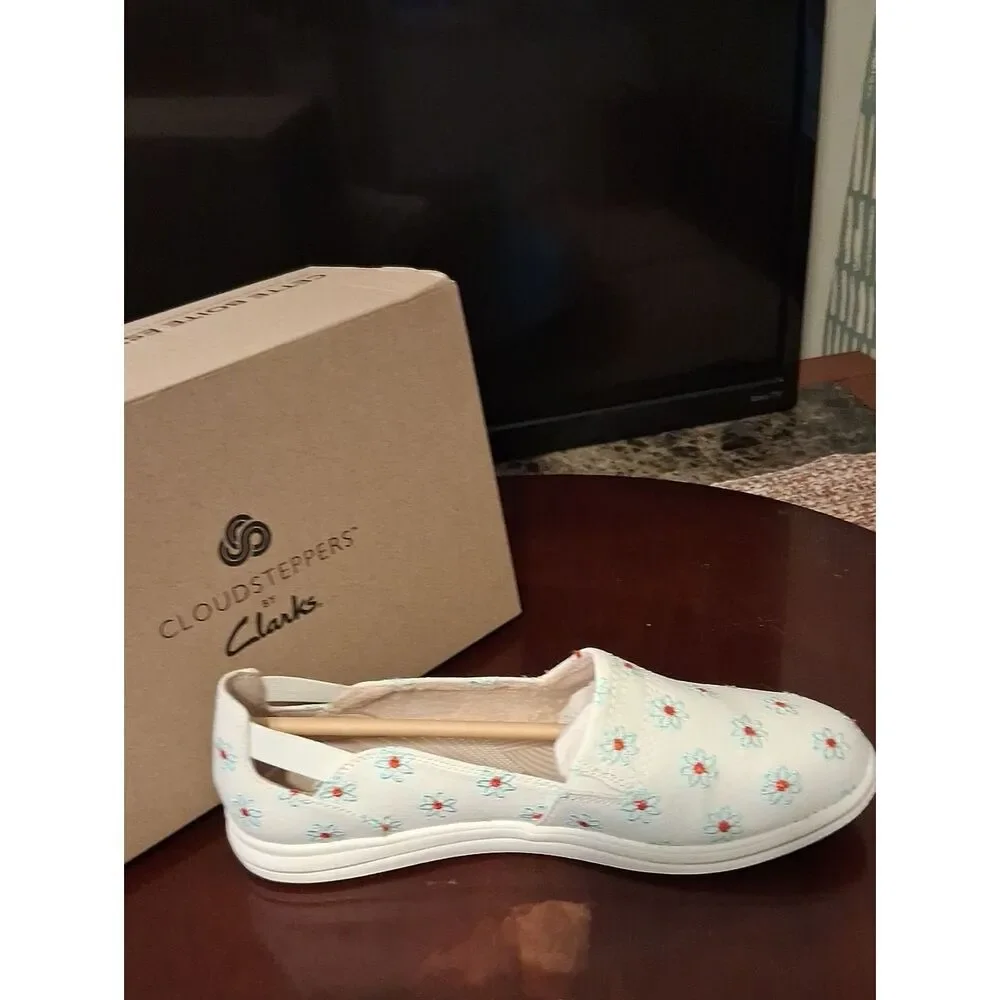 Clarks Cloud Stepper Breeze Step Daisy Size 9M New With Box